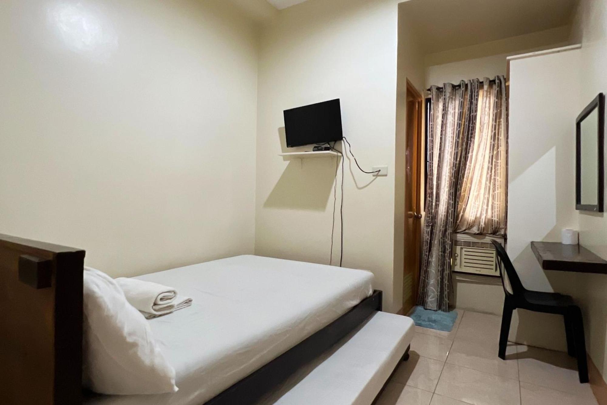 Sta Rosa Inn Iloilo Powered By Cocotel Kamer foto
