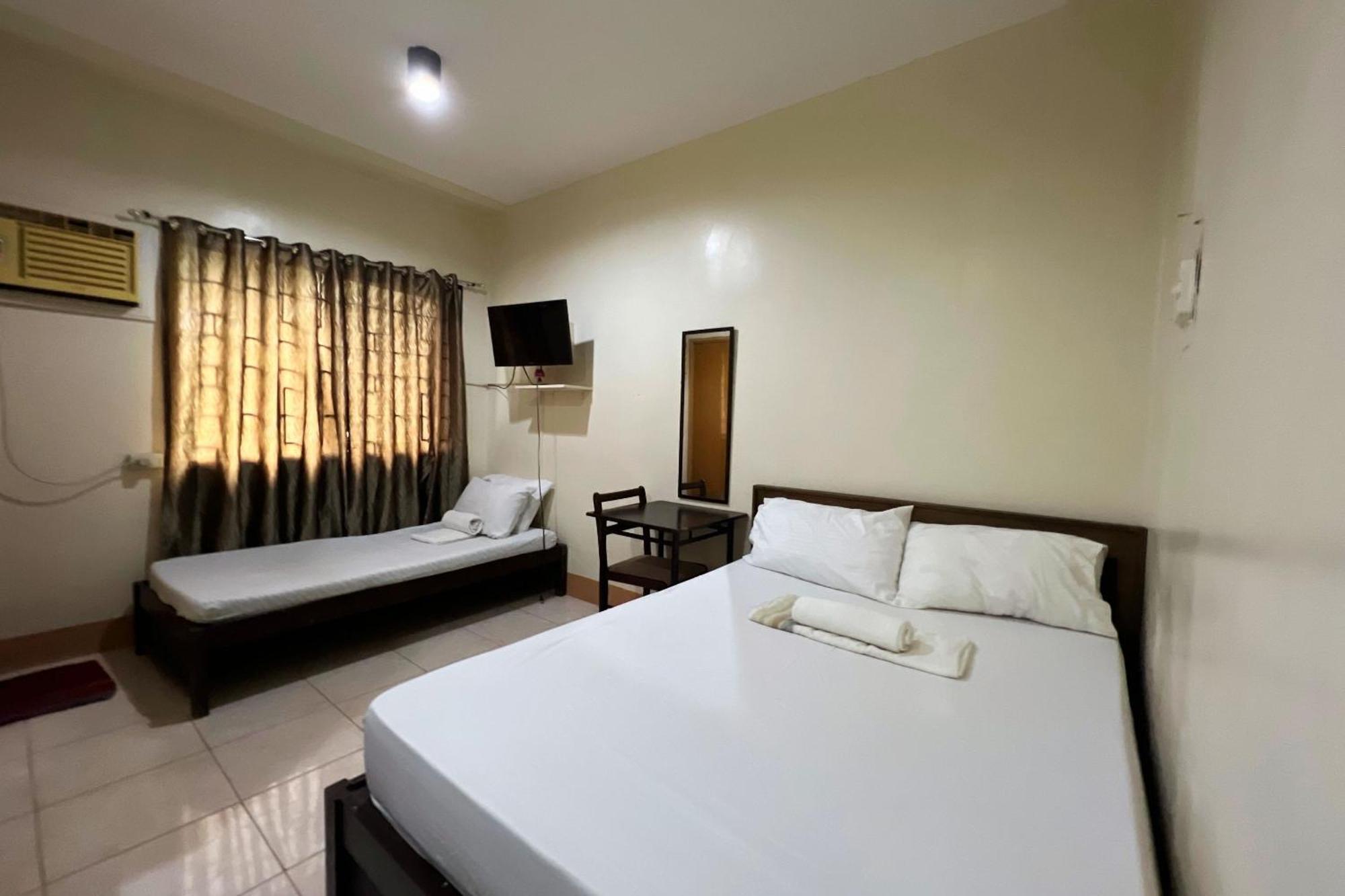 Sta Rosa Inn Iloilo Powered By Cocotel Kamer foto