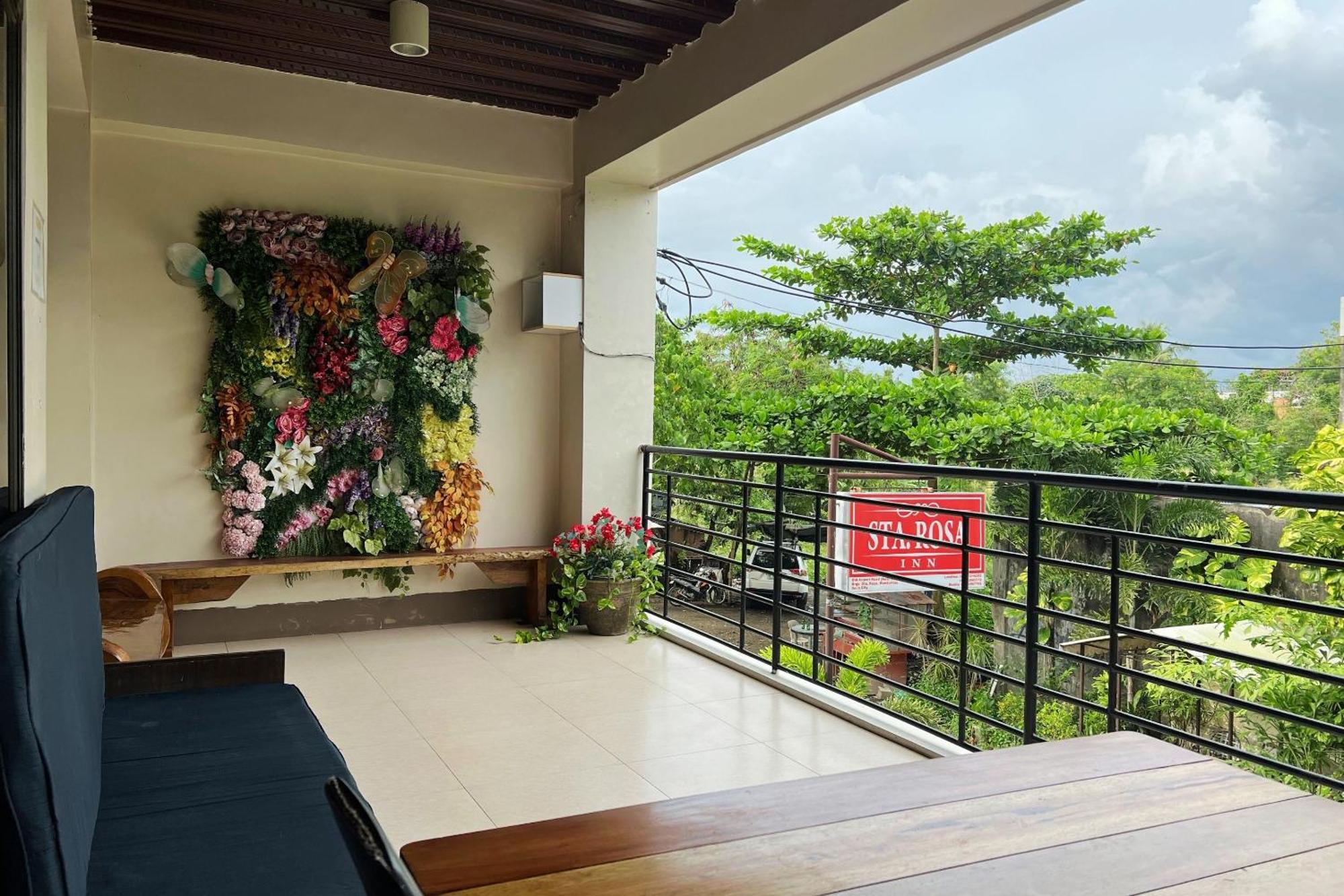 Sta Rosa Inn Iloilo Powered By Cocotel Buitenkant foto