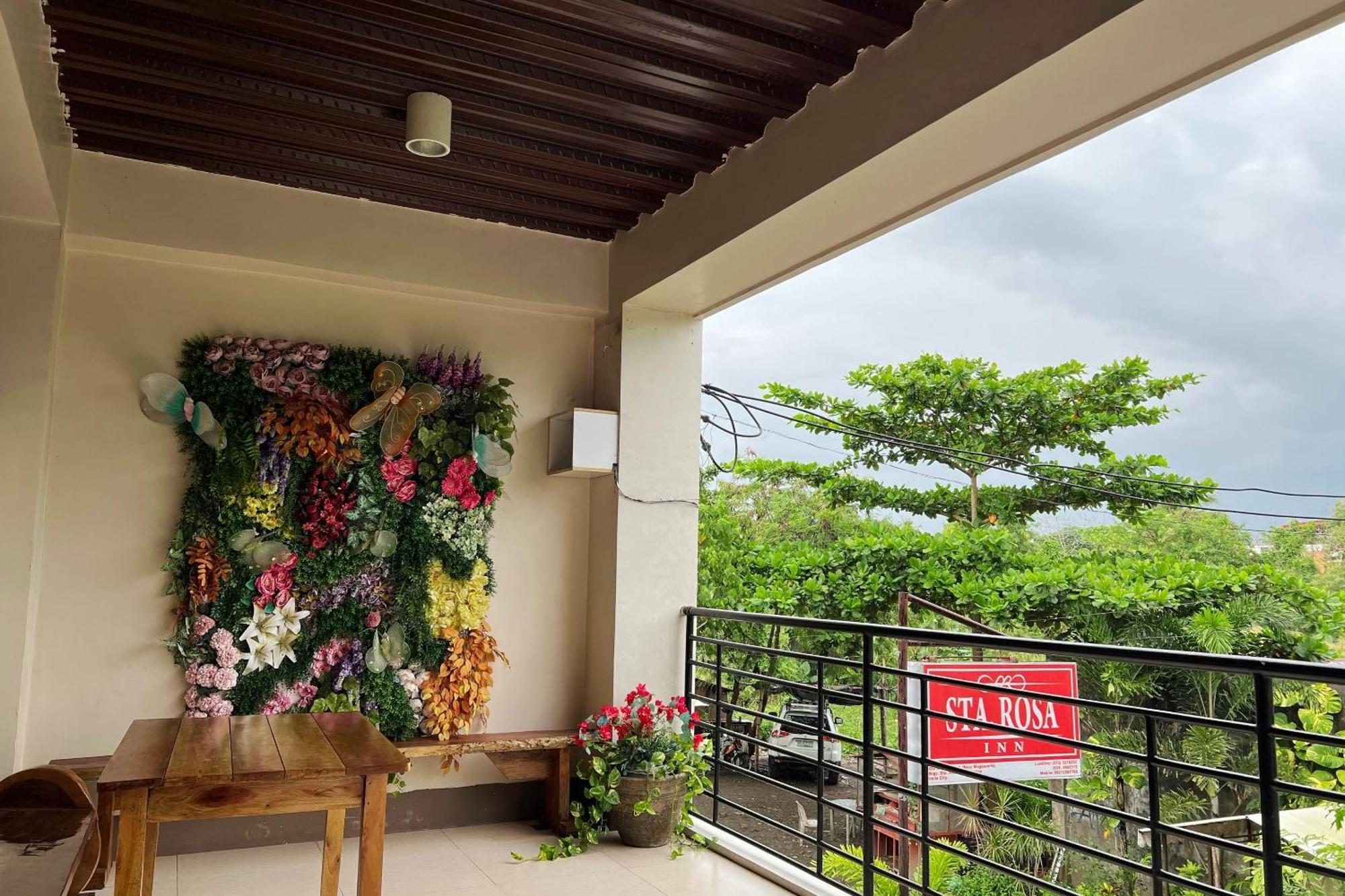 Sta Rosa Inn Iloilo Powered By Cocotel Buitenkant foto